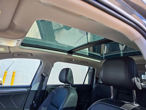Certified 2023 Volkswagen Tiguan SE w/ Panoramic Sunroof Package AWD/4WD image 12