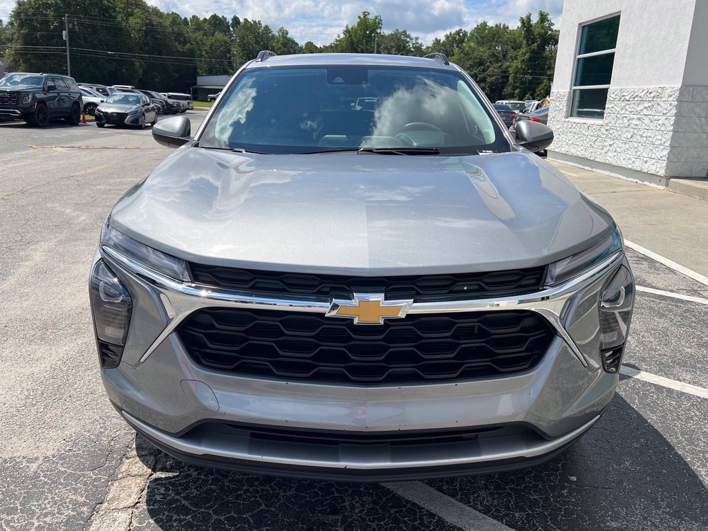 Used 2025 Chevrolet Trax LT FWD image 5