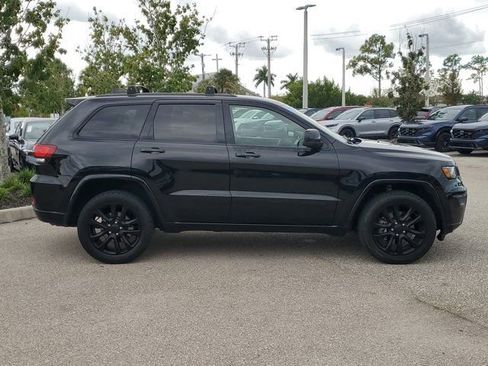 Used 2021 Jeep Grand Cherokee Laredo X image 3
