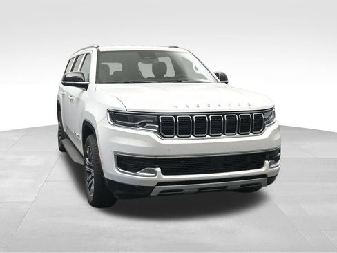 Used 2024 Jeep Wagoneer L Series II w/ Flexible Seating Group AWD/4WD image 8