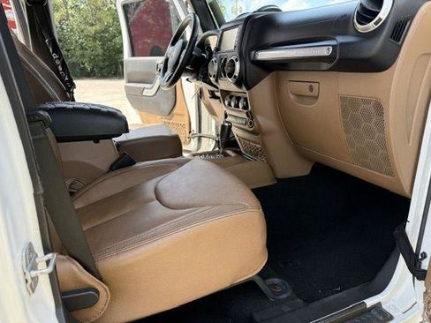 Used 2013 Jeep Wrangler Unlimited Sahara w/ Dual Top Group AWD/4WD image 19