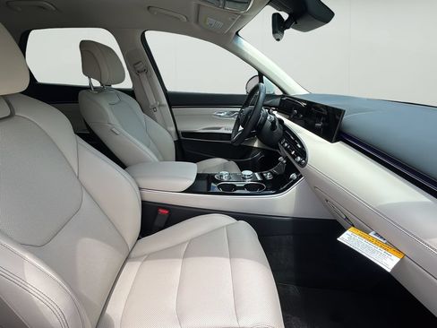 Certified 2026 Genesis GV70 2.5T AWD/4WD image 40