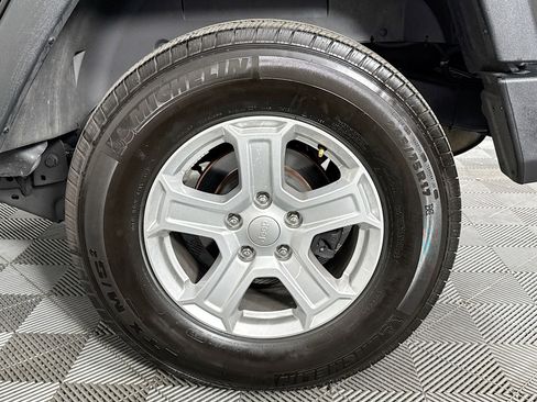 Used 2017 Jeep Wrangler Unlimited Sport image 34