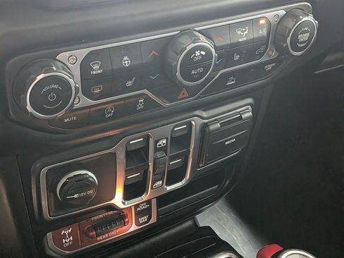 Used 2023 Jeep Gladiator Rubicon w/ Cold Weather Group AWD/4WD image 28
