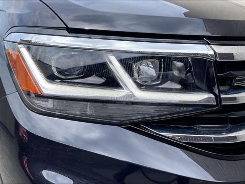 Certified 2022 Volkswagen Atlas Cross Sport SEL R-Line AWD/4WD image 27