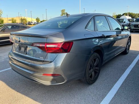 Used 2023 Volkswagen Jetta SE FWD image 3
