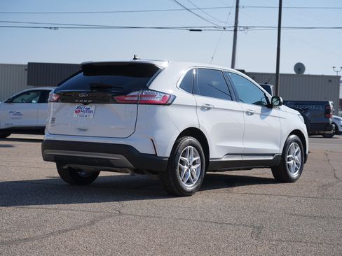 Used 2024 Ford Edge SEL w/ Convenience Package image 3