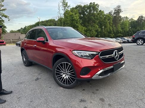 Used 2023 Mercedes-Benz GLC 300 w/ Exclusive Trim Package image 4