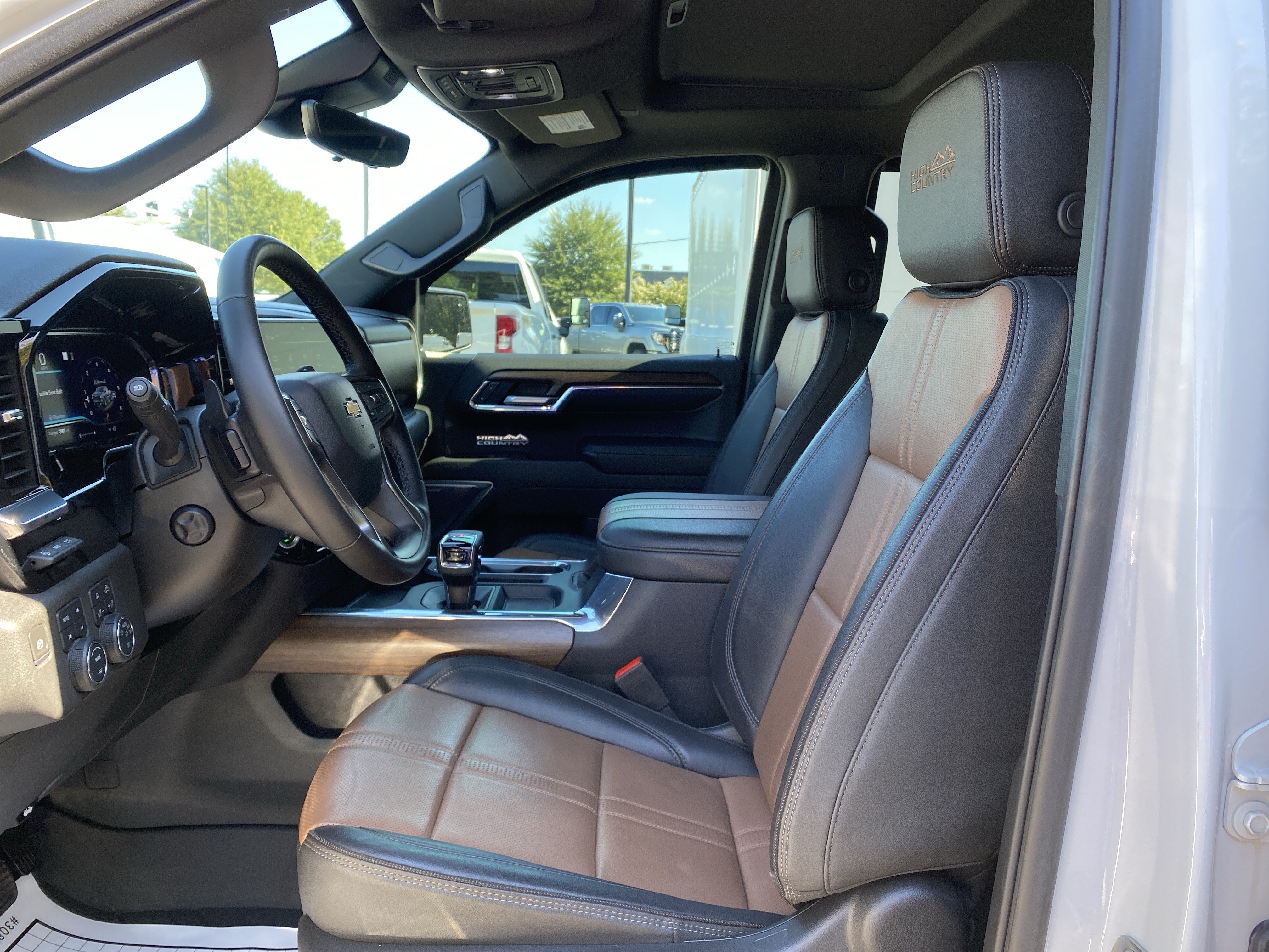 Used 2023 Chevrolet Silverado 1500 High Country w/ High Country Premium Package AWD/4WD image 39