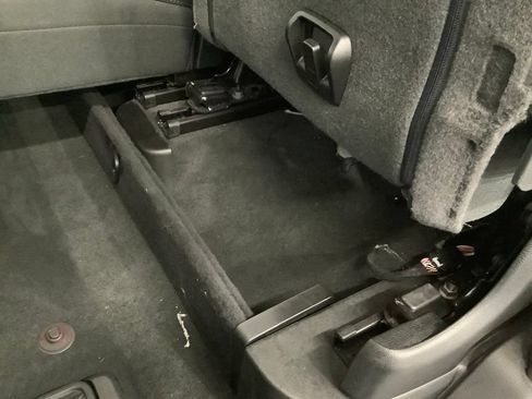 Used 2021 RAM 1500 Laramie AWD/4WD image 9
