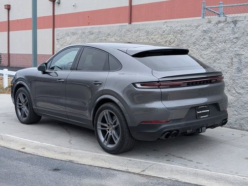 Certified 2025 Porsche Cayenne Coupe image 3