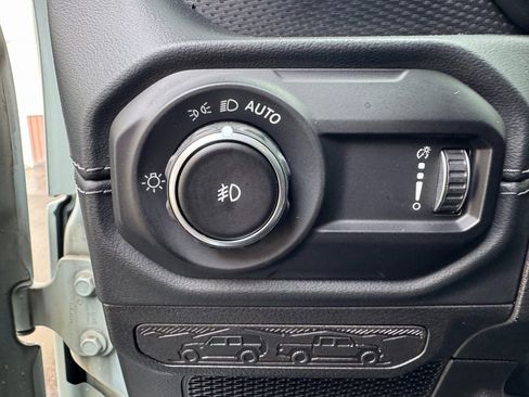 Used 2024 Jeep Wrangler Unlimited Rubicon image 13