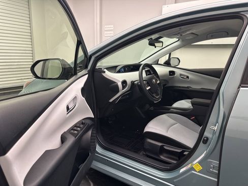 Used 2016 Toyota Prius Two image 5