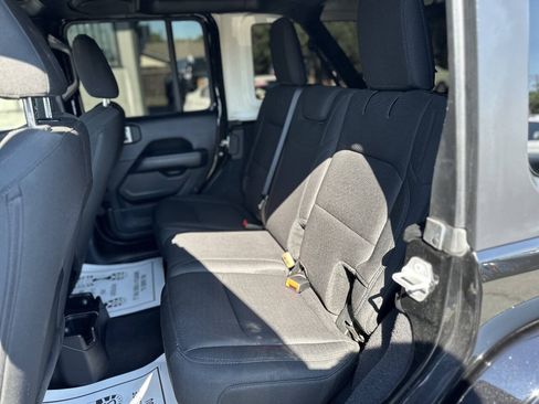 Used 2019 Jeep Wrangler Unlimited Sahara AWD/4WD image 17