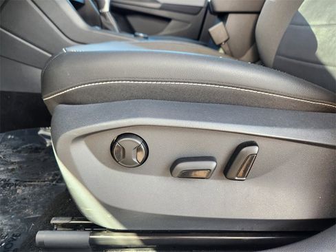 Used 2022 Volkswagen Taos SE image 7