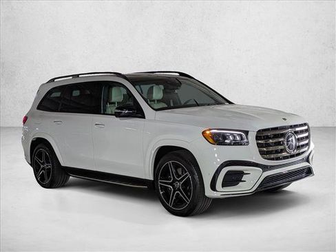 Used 2024 Mercedes-Benz GLS 450 4MATIC image 3