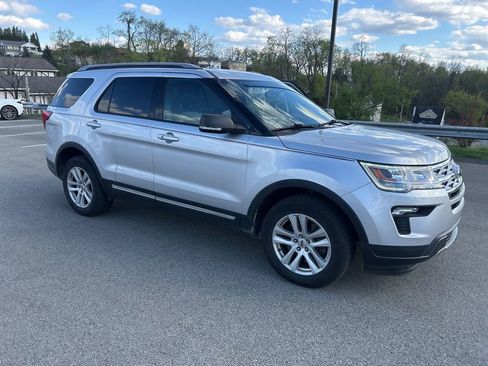 Used 2019 Ford Explorer XLT w/ Equipment Group 202A image 9