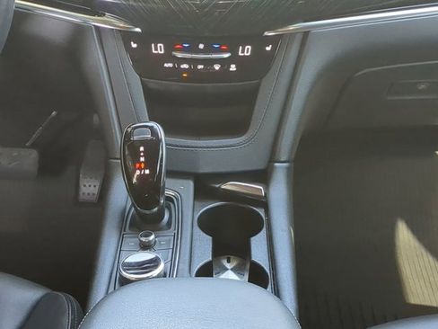 Used 2021 Cadillac XT6 Premium Luxury image 19