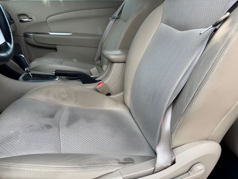 Used 2011 Chrysler 200 Touring FWD image 13