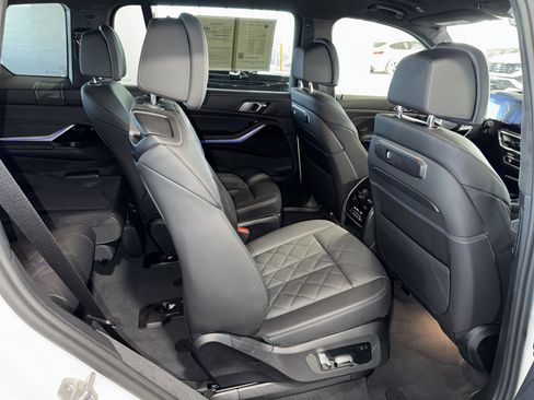 Used 2025 BMW X7 xDrive40i w/ M Sport Package image 12