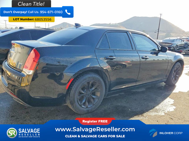 Used 2015 Chrysler 300 Limited RWD image 4