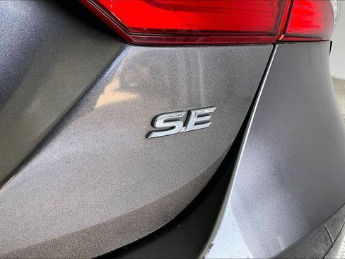 Used 2020 Toyota Camry SE FWD image 37