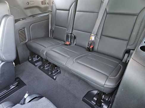 Used 2025 GMC Yukon XL Denali image 36