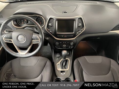 Used 2017 Jeep Cherokee Latitude w/ Safety/Convenience Group image 42