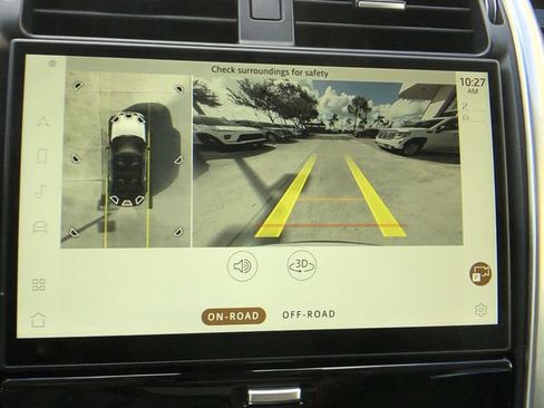 Used 2024 Land Rover Discovery S image 9