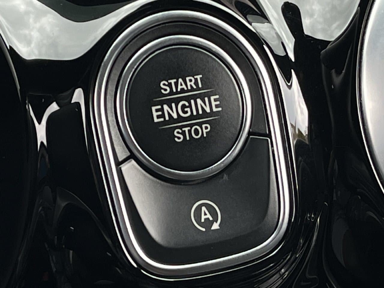 Used 2024 Mercedes-Benz GLA 250 4MATIC w/ AMG Night Package image 19