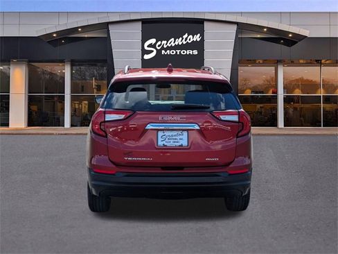 Used 2023 GMC Terrain SLE w/ Driver Convenience Package image 4