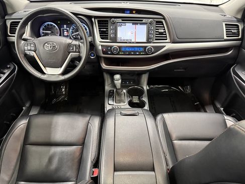 Used 2016 Toyota Highlander XLE AWD/4WD image 11