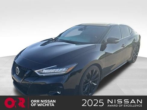 Used 2022 Nissan Maxima SR w/ Sport Mat Group FWD image 1