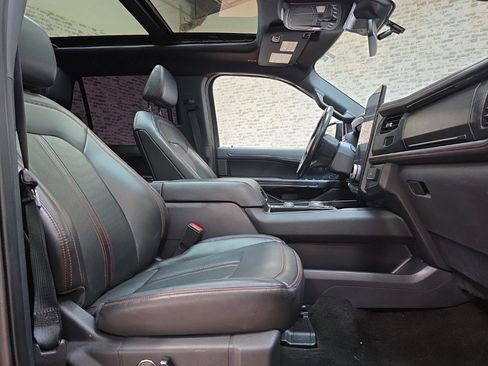 Used 2022 Ford Expedition Max Limited image 11