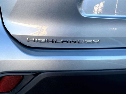 Used 2022 Toyota Highlander XLE image 30