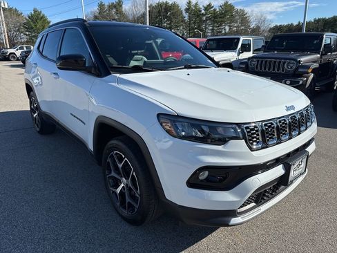 Used 2024 Jeep Compass Limited image 7