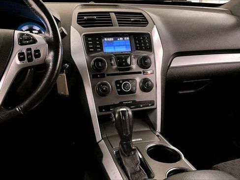 Used 2014 Ford Explorer XLT image 6