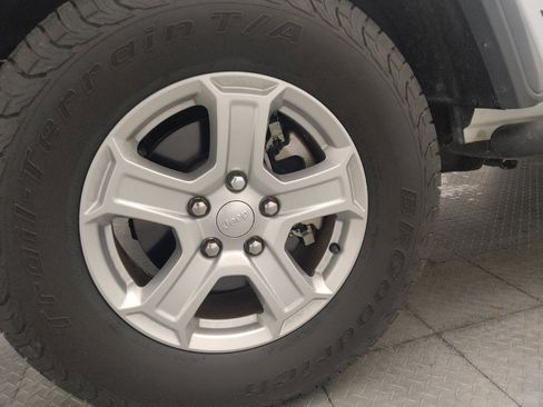 Used 2019 Jeep Wrangler Sport AWD/4WD image 31
