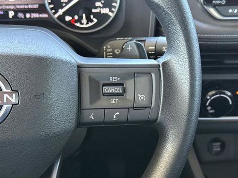 Used 2025 Nissan Rogue S AWD/4WD image 34
