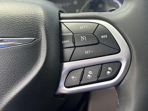 Used 2024 Chrysler Pacifica Touring-L FWD image 15