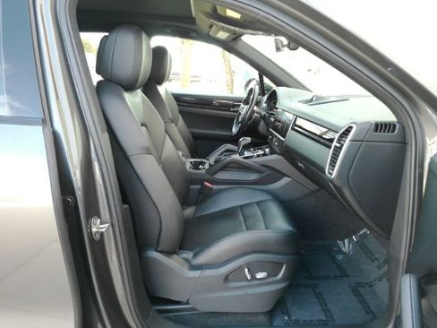 Used 2020 Porsche Cayenne AWD/4WD image 22
