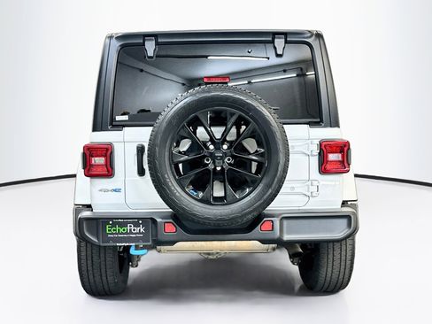 Used 2023 Jeep Wrangler Unlimited Sahara AWD/4WD image 7