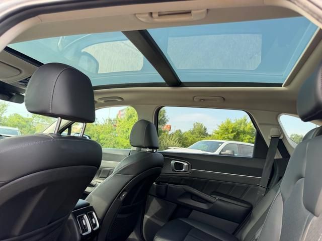 Certified 2023 Kia Sorento SX AWD/4WD image 10