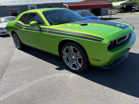 Used 2011 Dodge Challenger R/T image 3