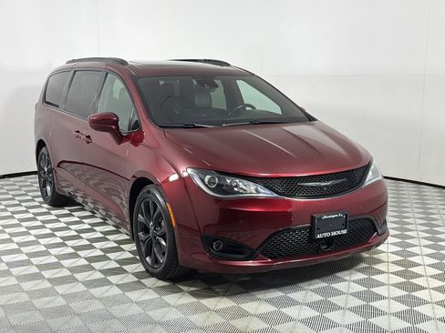Used 2019 Chrysler Pacifica Touring-L Plus w/ Advanced Safetytec Group FWD image 3