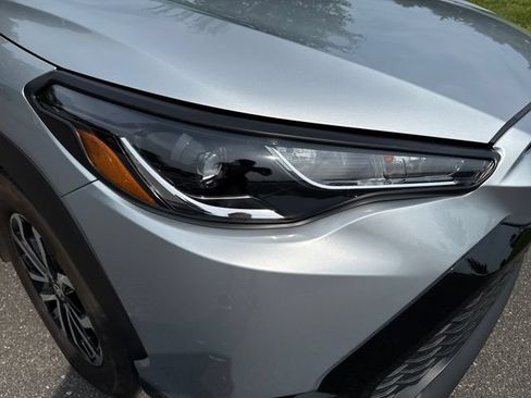 Certified 2024 Toyota Corolla Cross AWD Hybrid w/ Moonroof Package image 9