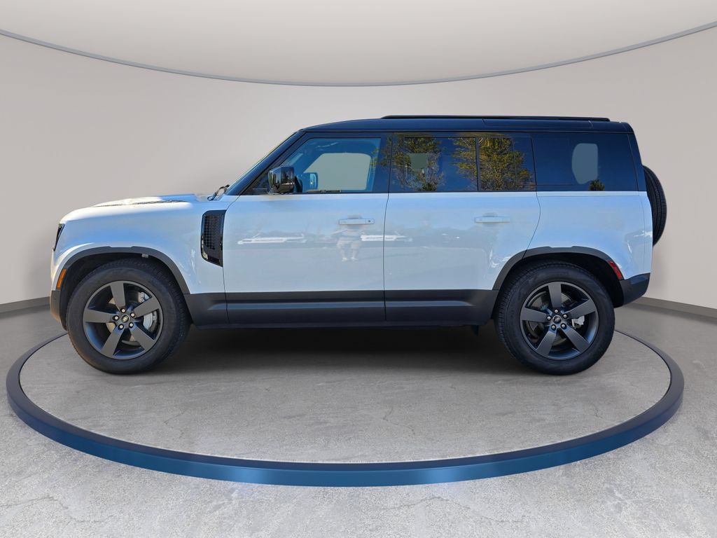 Used 2025 Land Rover Defender 110 S AWD/4WD image 9
