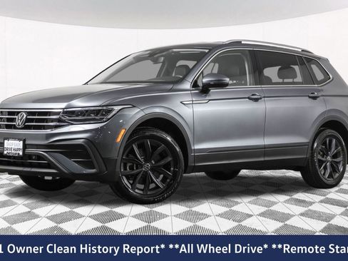 Used 2024 Volkswagen Tiguan SE image 2