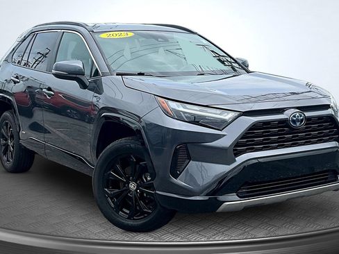 Used 2023 Toyota RAV4 SE AWD/4WD image 2