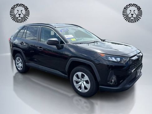 Used 2019 Toyota RAV4 LE AWD/4WD image 3